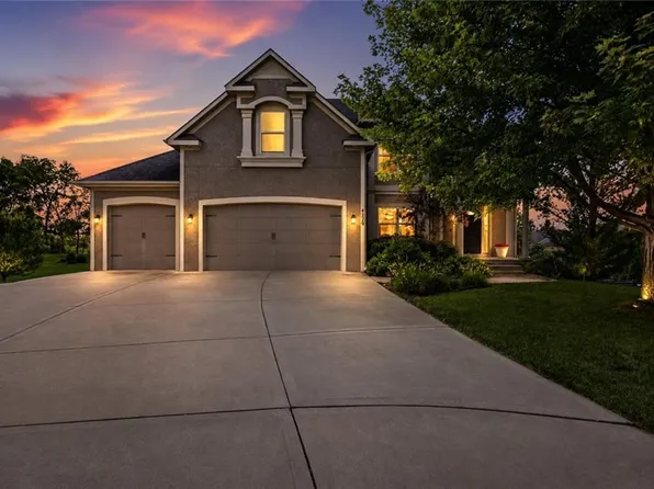 4229 S White Sands Ct, Blue Springs, MO 64015