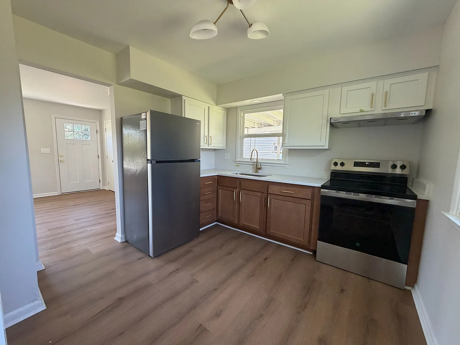 3 bed, 947 sqft, $1,745 — Photo 3