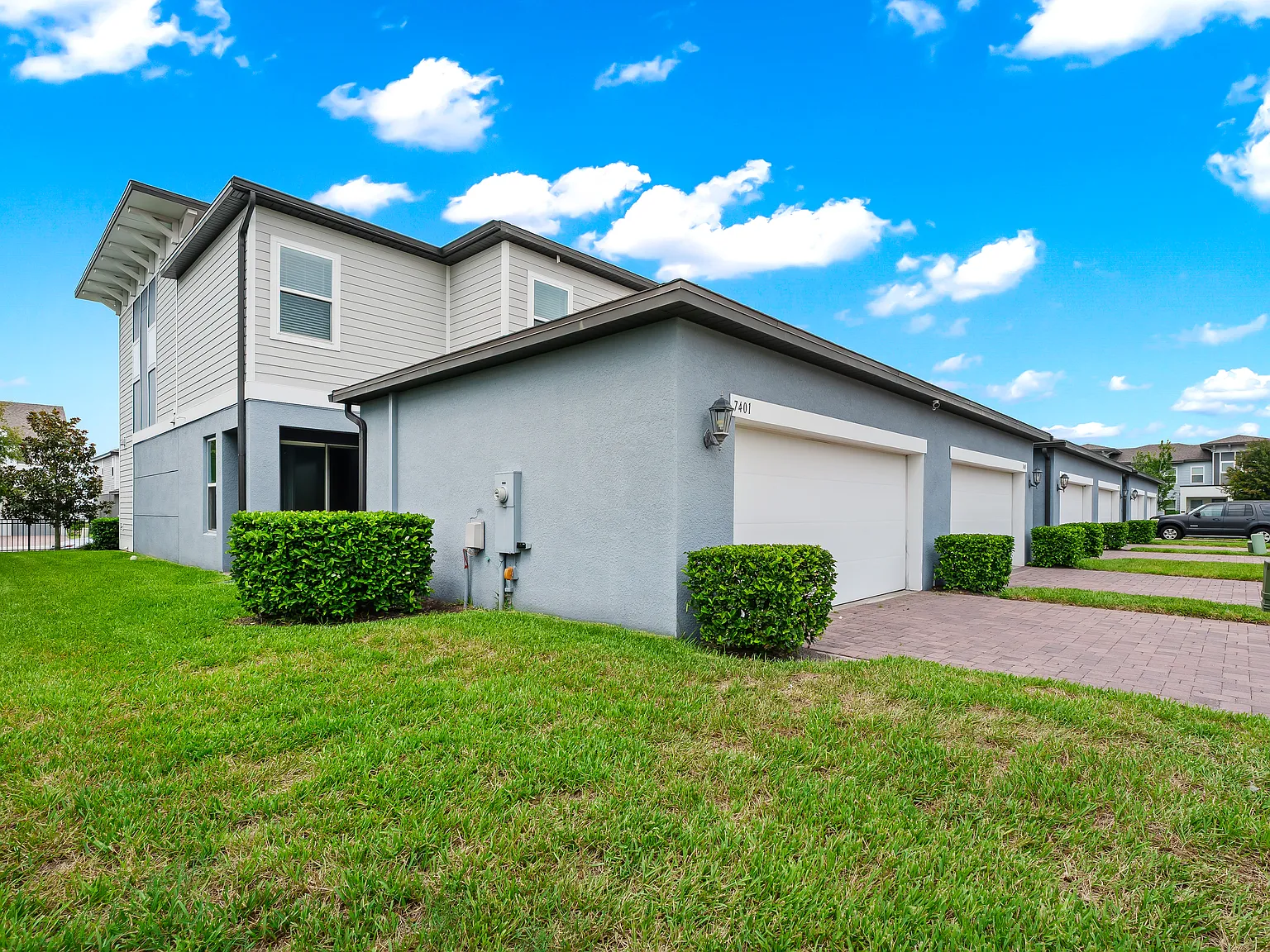 4 bed, 2.5 bath, 1945 sqft, $3,200 — Photo 3