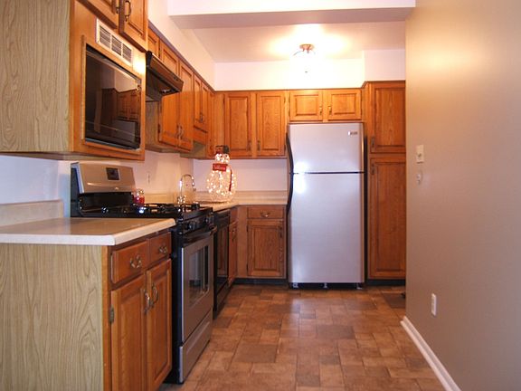 New flooring,lighting,fridge,gas stove&hood!!