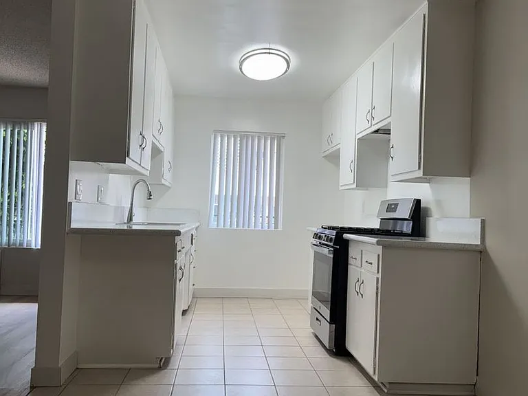 Maison De Michelle Apartments — Photo 5