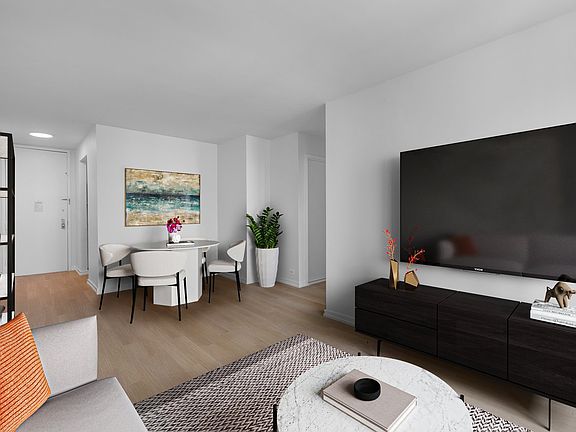 4th image of 124 W 60th St APT 22C
