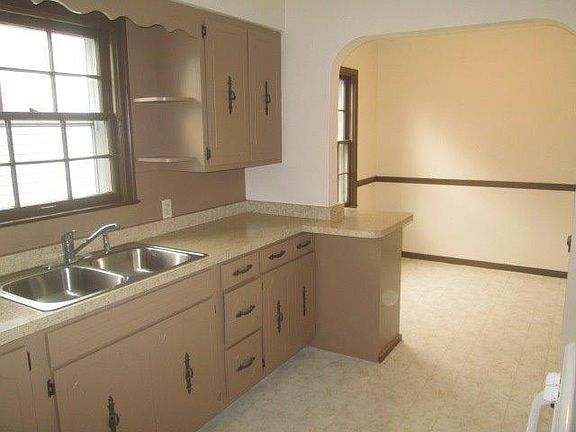 5th image of 426 N Woodlawn Ave