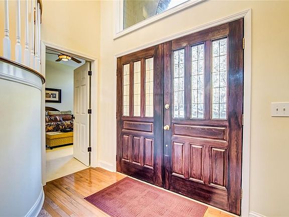 Image 2: Gorgeous Double Door w/Leaded Glass