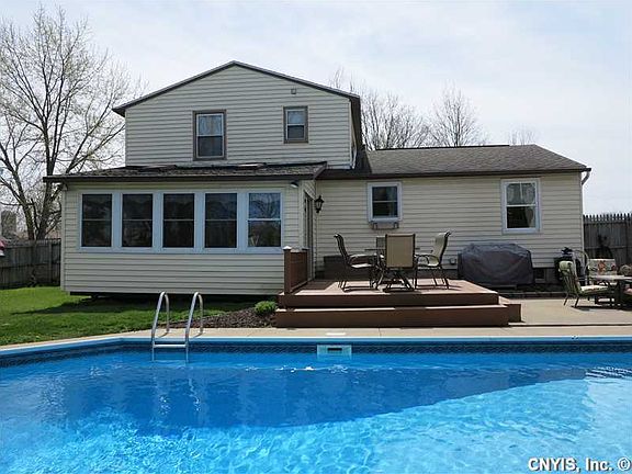 3rd image of 5550 Chateau Ln