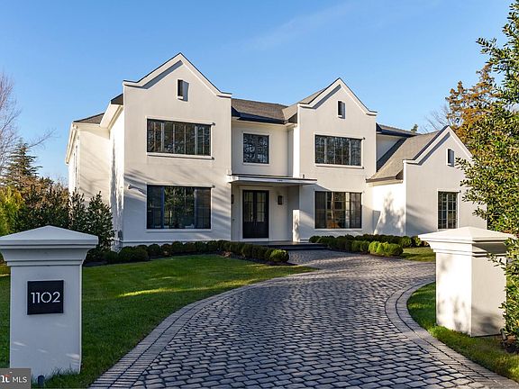 4th image of 1102 Chain Bridge Rd