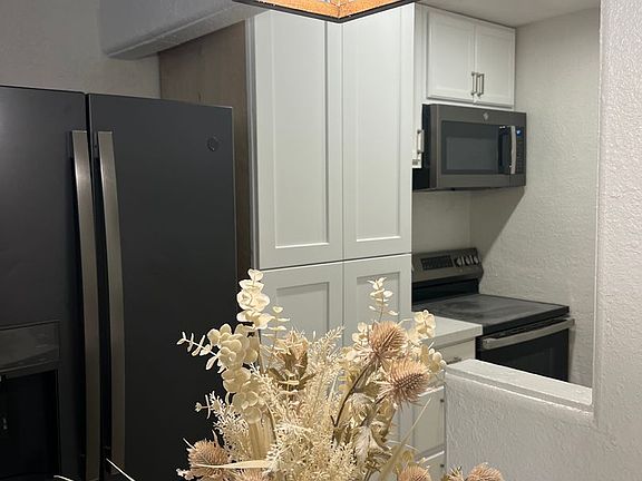 3rd image of 530 E Mariposa St APT 27