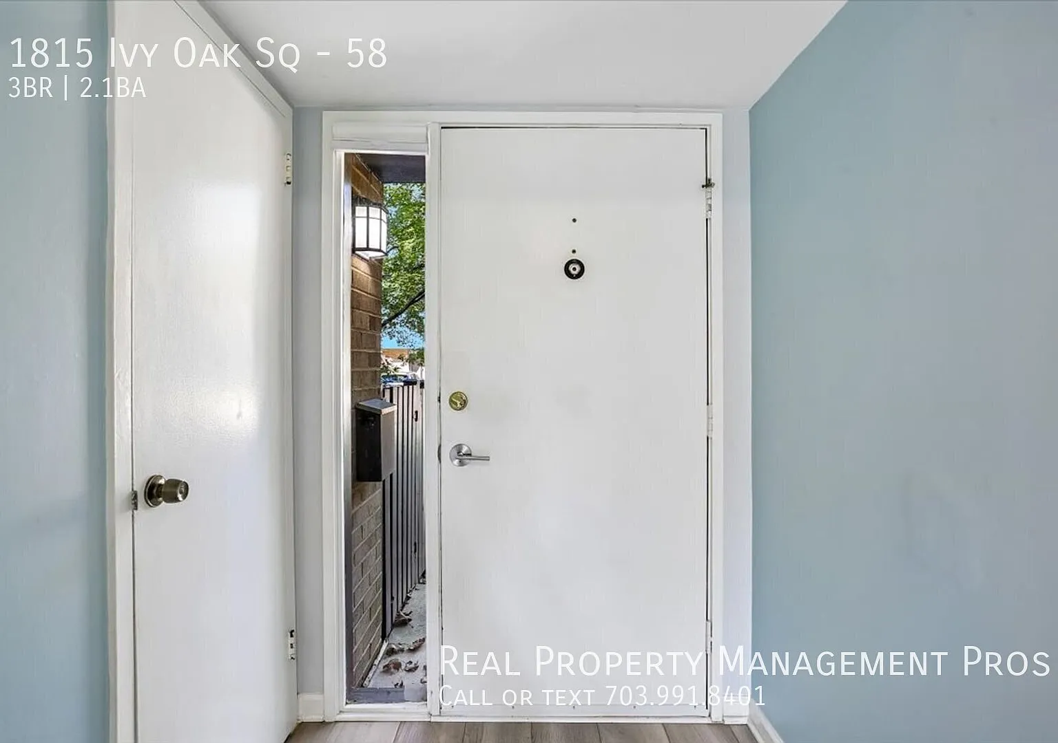 Beautiful Townhouse-Style Condo For Rent in Ivy Oak Condominiums! — Photo 3