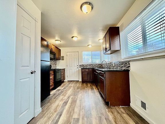 5th image of 3323 N Kearney St