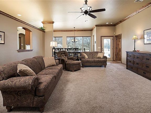 5th image of 2025 Primrose Ln