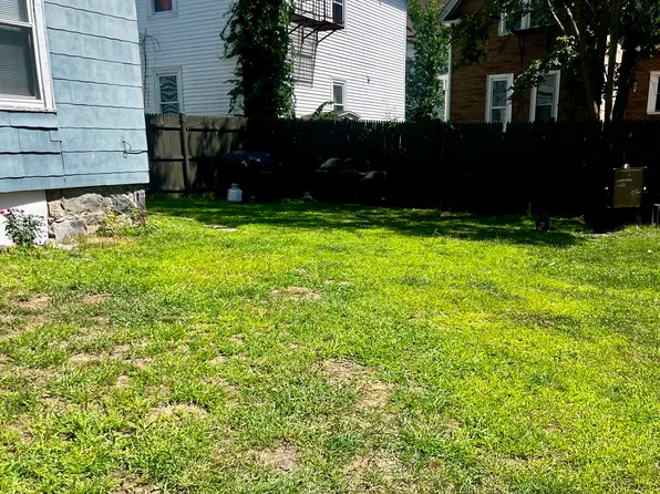 111 1/2 Palm St, Nashua, NH 03060