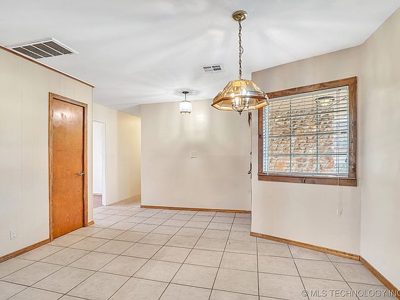 5th image of 3037 W 55th Pl