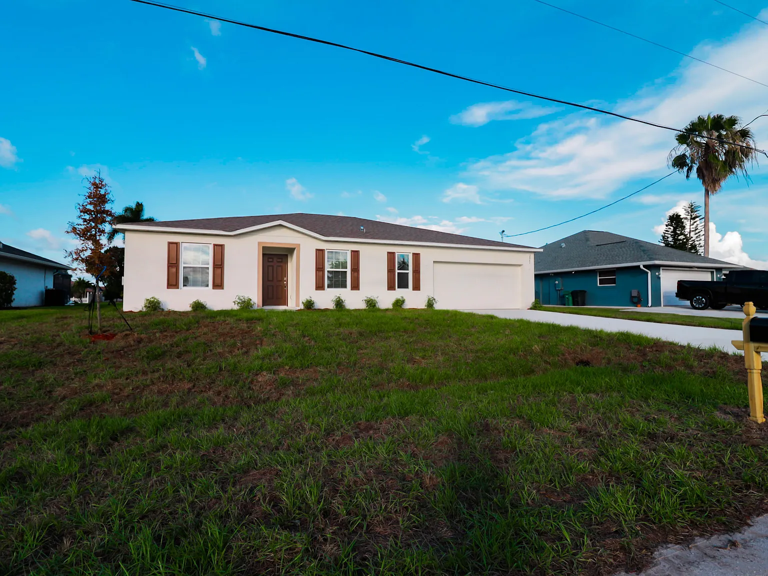 4 bed, 2.0 bath, 2059 sqft, $3,350 — Photo 2