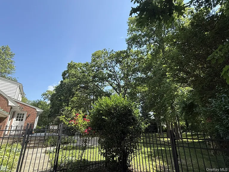 43 Glen Way — Photo 21