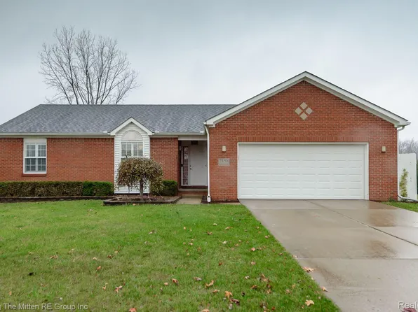 7158 Belle Pointe Dr, Belleville, MI 48111