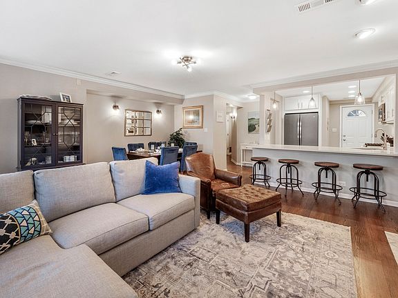 3rd image of 2439 N Burling St #G