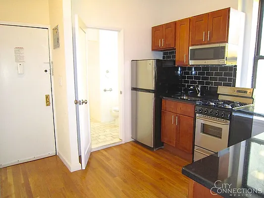 Rented by City Connections Realty | media 27