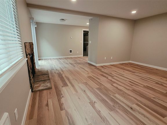 3rd image of 903 31st Street NE