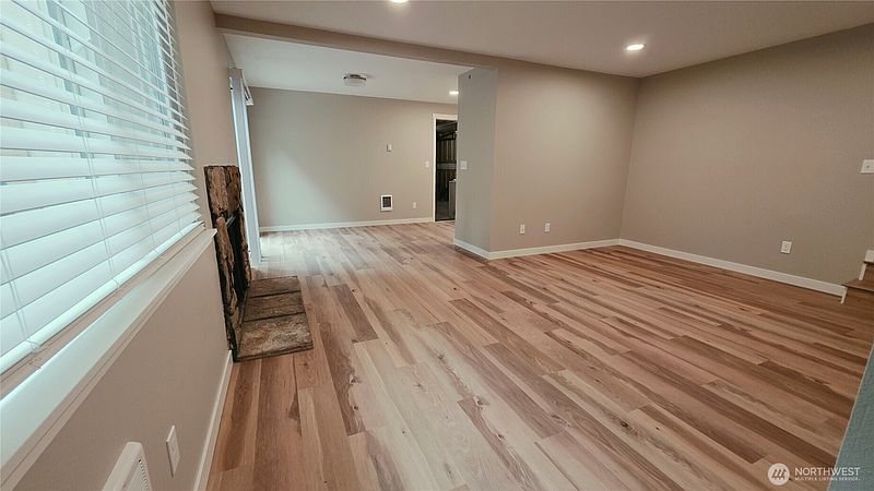 3rd image of 903 31st Street NE