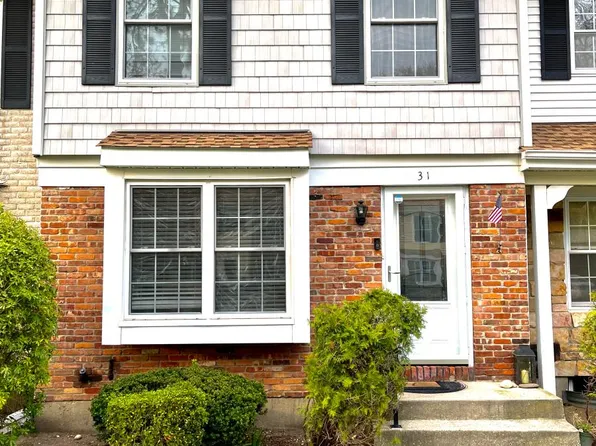 31 Thornton Cmns, Yaphank, NY 11980