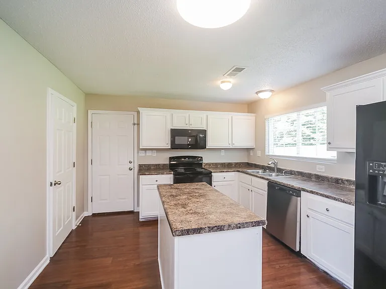 10108 Nolton Cir — Photo 8