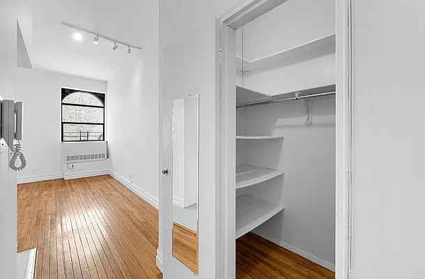 Rented by REAL New York | media 32