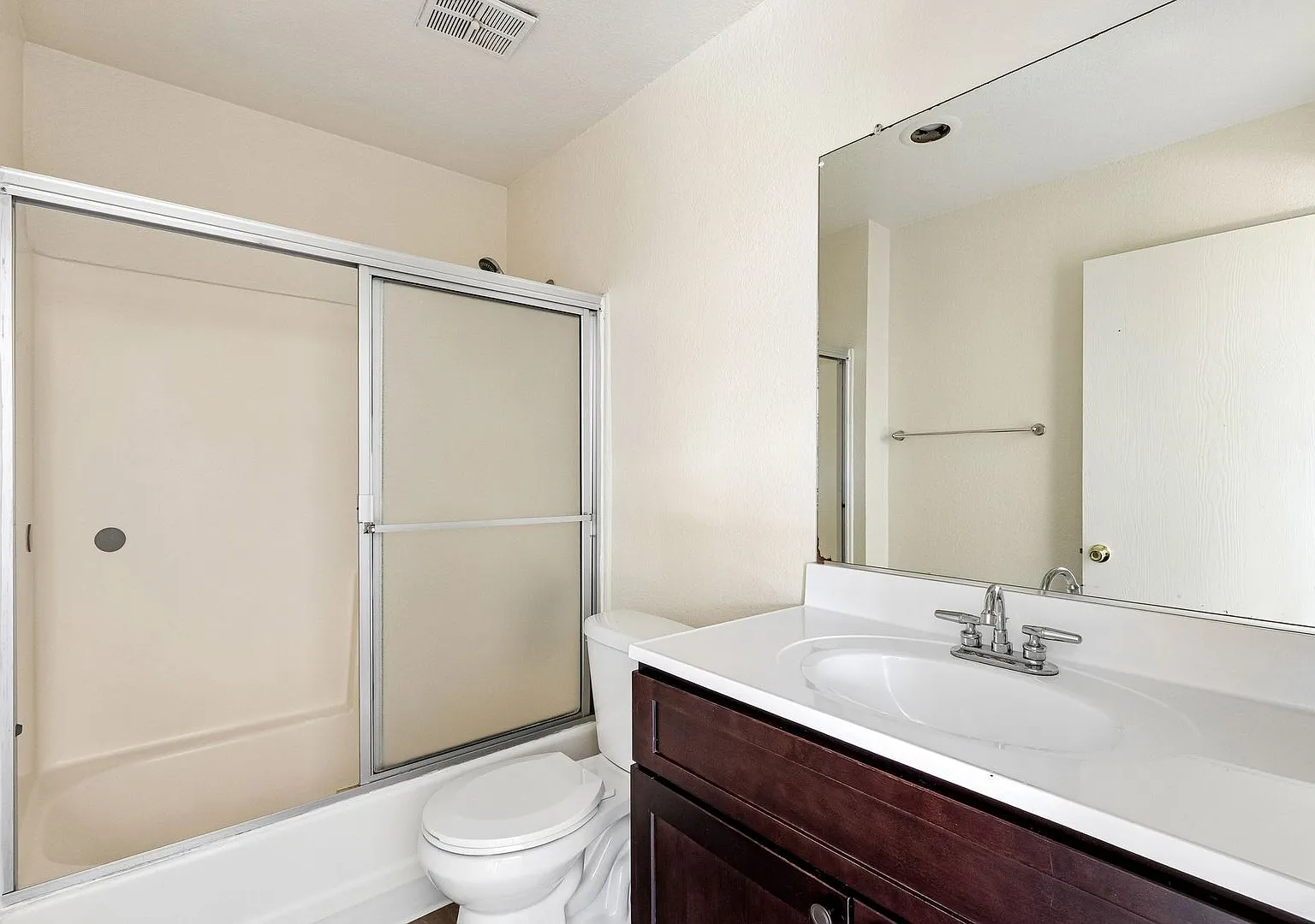 Laurel Canyon Apartments — Photo 4