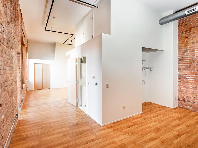 The Lofts at New Amsterdam — Photo 9