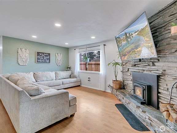 4th image of 4710 23rd Avenue SE
