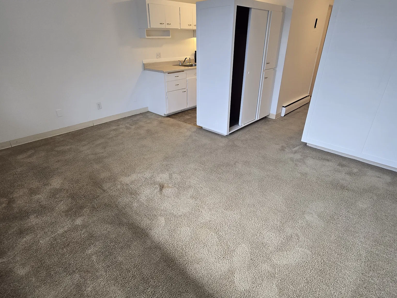 Studio, 450 sqft, $1,225 — Photo 2