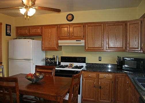3rd image of W165N11570 Abbey Ct