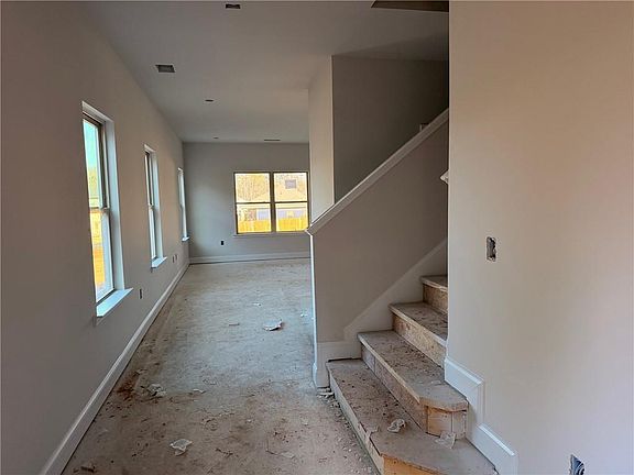 5th image of 524 Creek Rd