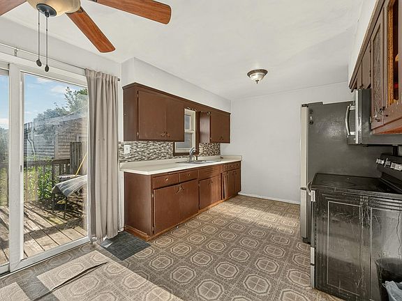 5th image of 2514 23rd Ave NW