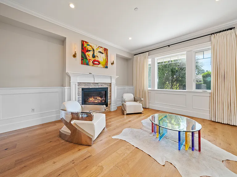 12439 Kling St — Photo 5