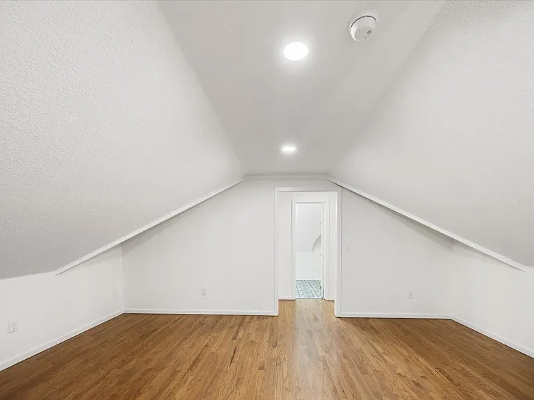 2118 Stanley Ave — Photo 20