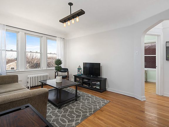 5th image of 2924 N Sacramento Ave APT 3E