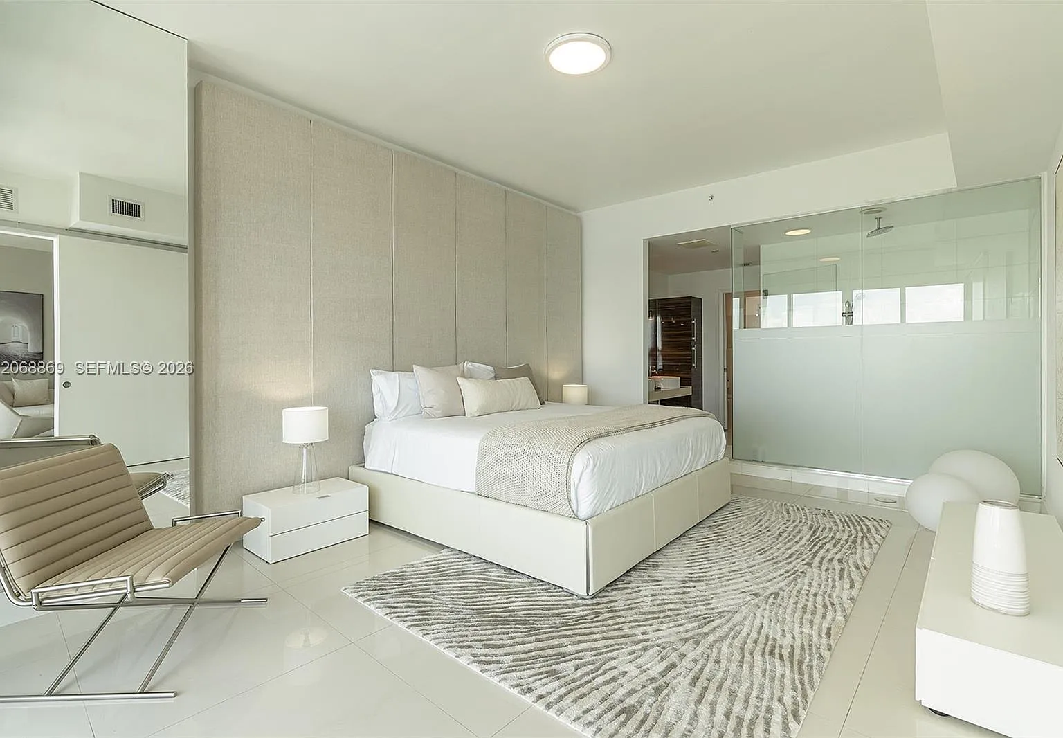 Paramount Bay Condo — Photo 4