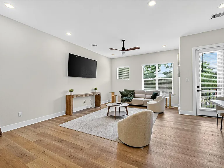 3315 Daphne St — Photo 10