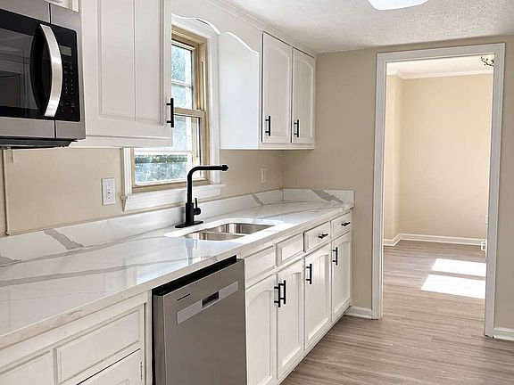 3rd image of 2282 Tiffany Ct