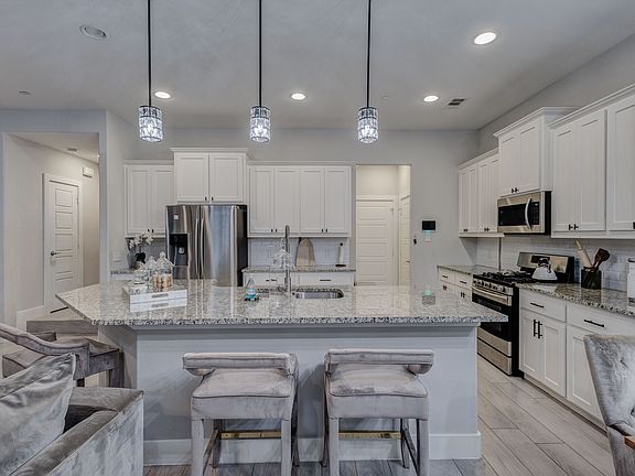 3rd image of 4814 Empire Way