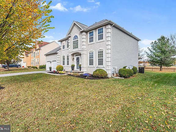 4th image of 19 Howard St