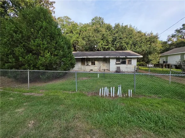 13895 Harding Ave, Bayou La Batre, AL 36509