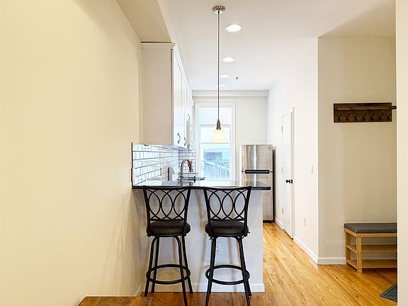 5th image of 358 3rd St APT 4L