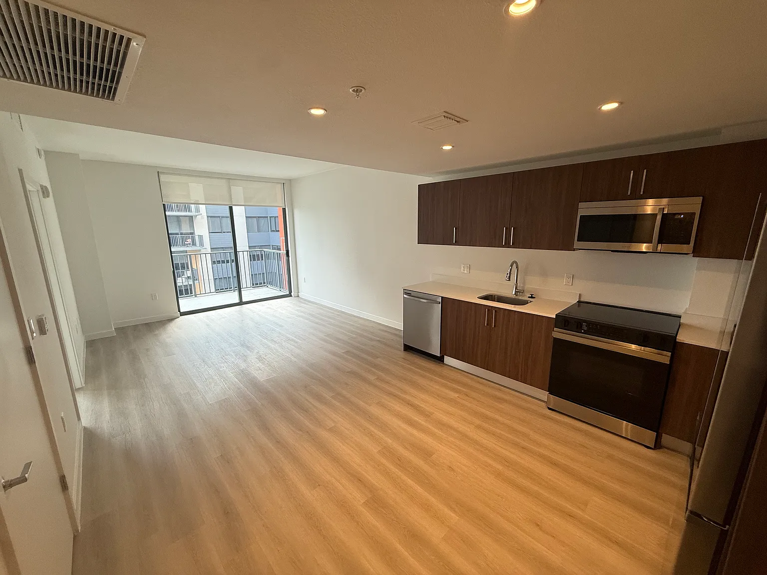 1 bed, 648 sqft, $2,250 — Photo 4