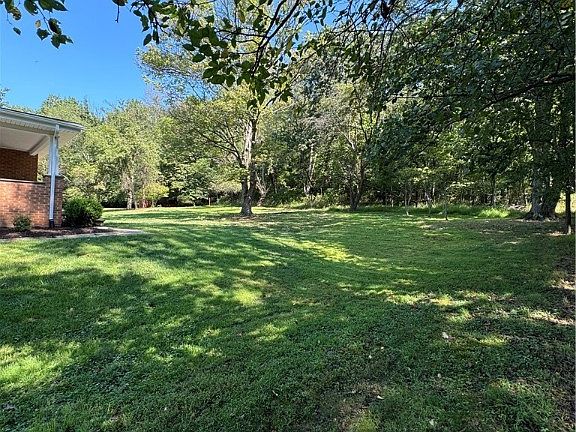 3rd image of 142 Huron Cir