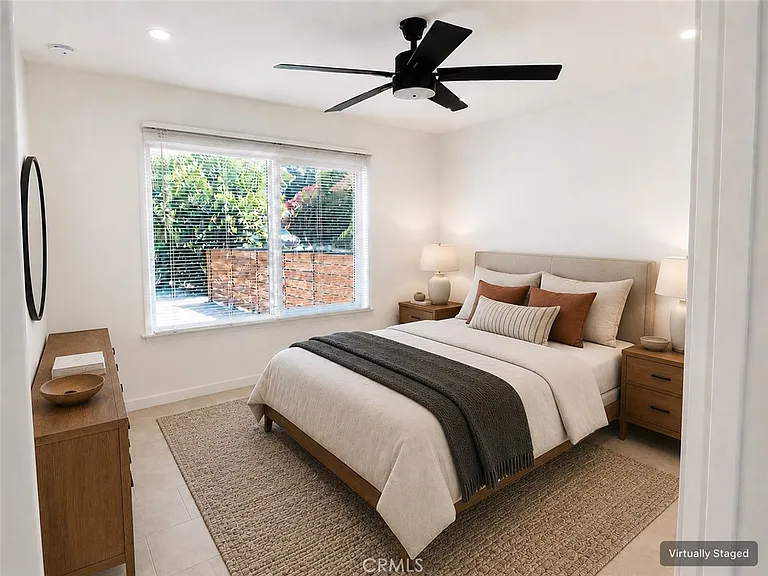 23926 Hamlin St — Photo 4