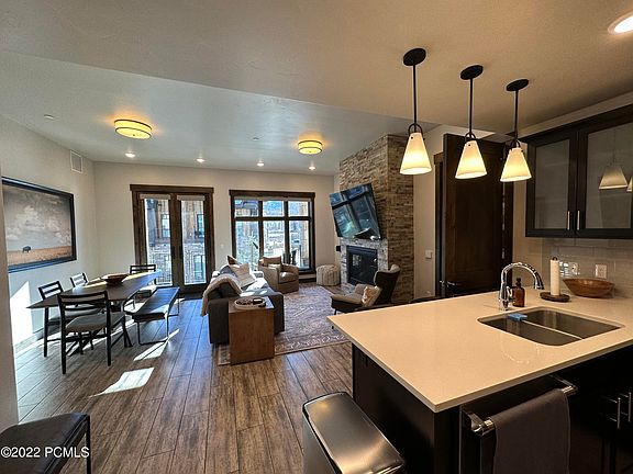5th image of 3703 Blackstone Dr #208