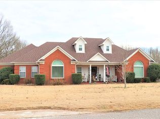 215 Ridgeway Ln, Millington, TN 38053