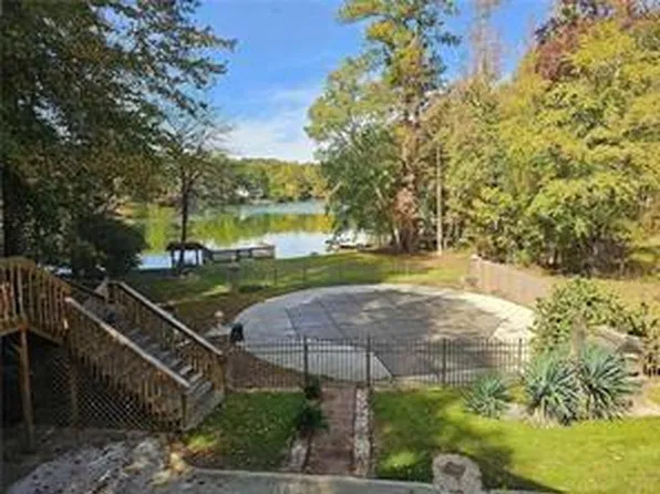 5203 Woodmont Dr, Villa Rica, GA 30180