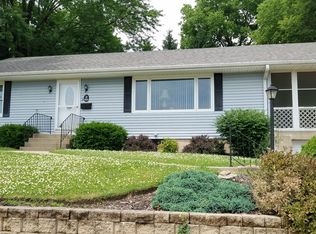 819 E McKenney St, Dixon, IL 61021